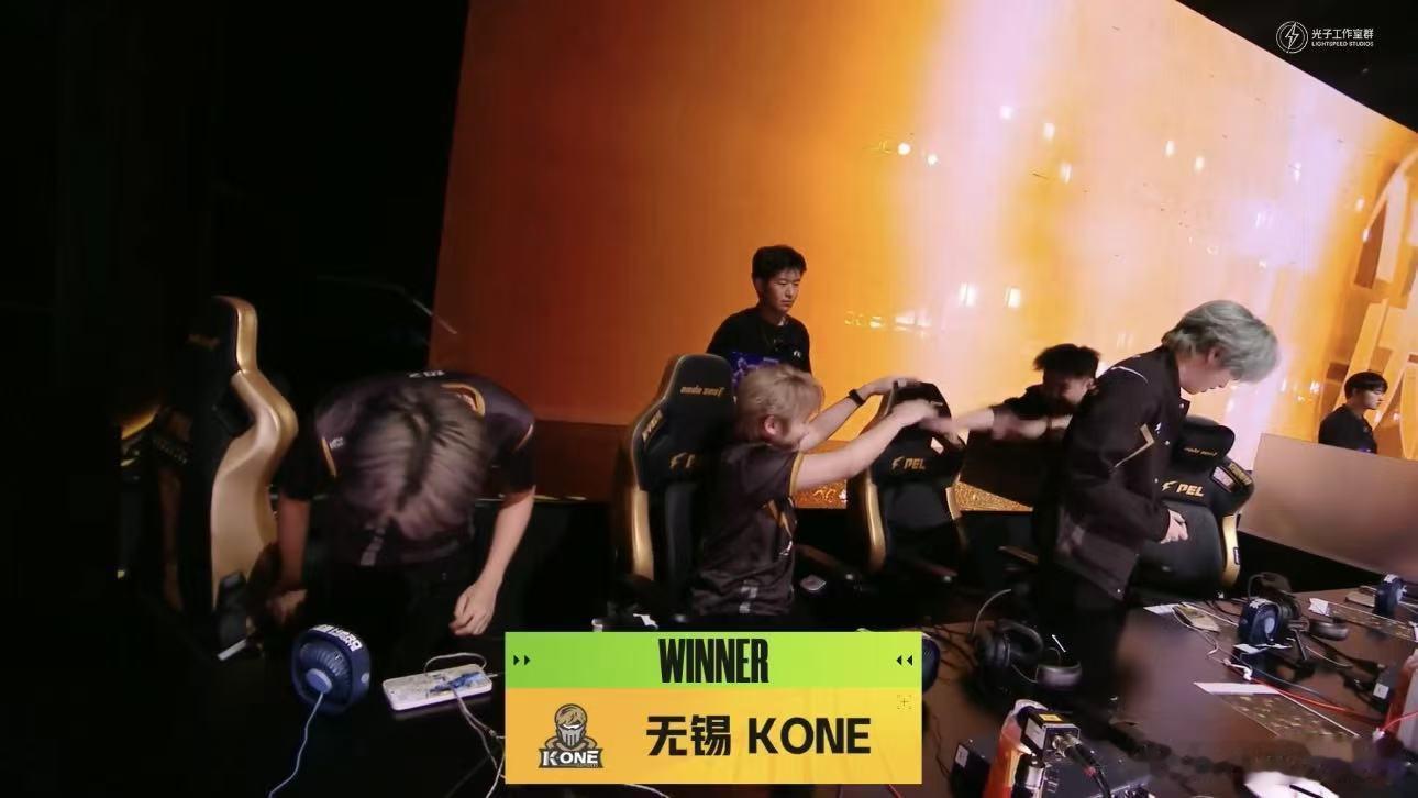 KONE再吃一鸡哲z14淘汰破纪录吃鸡 KONE这不一样了，二连鸡断层领跑积分榜