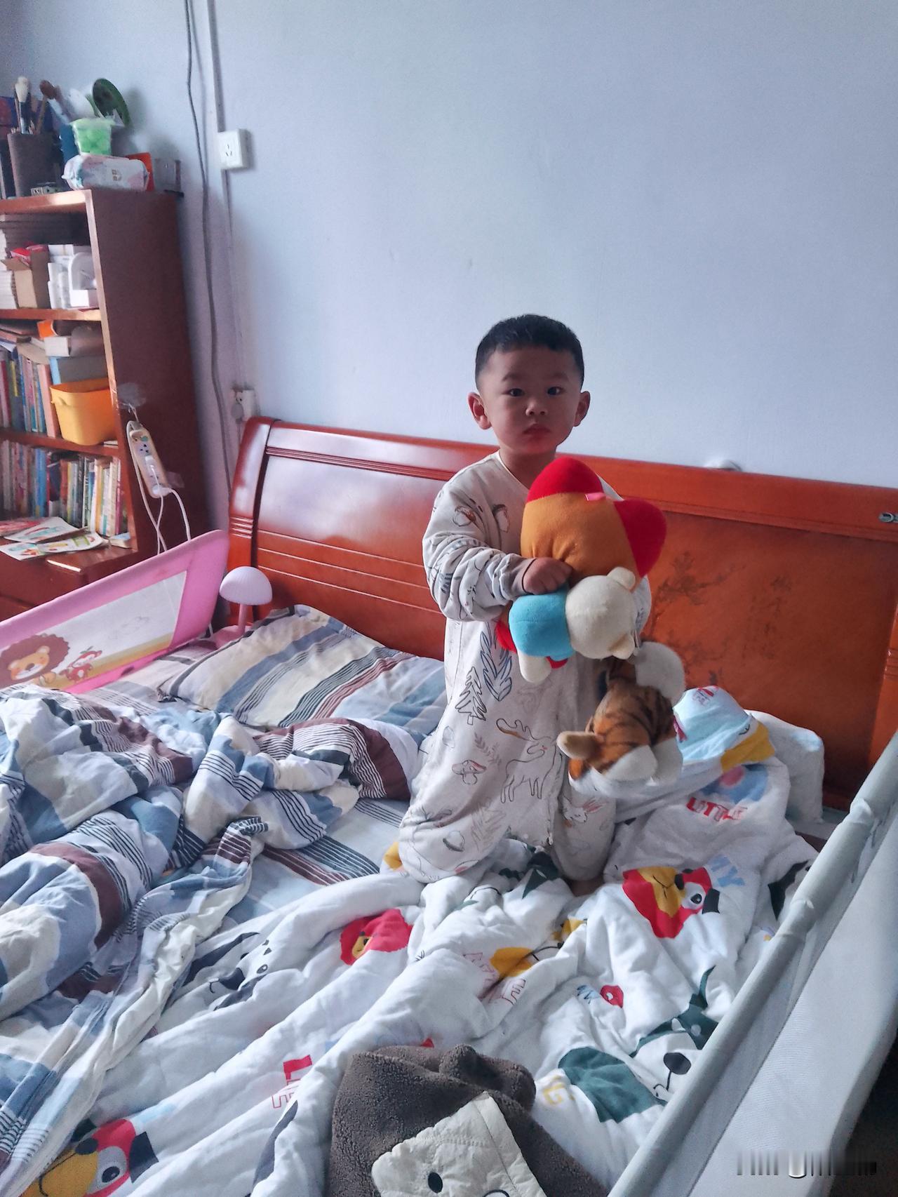 孙儿睡前怪招频出，戒了一癖生一癖，有没有宝宝同样的？

小孙木子自出生至今两岁余