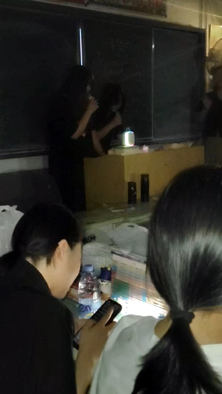 初三只适合回忆，不适合重来 ​​​