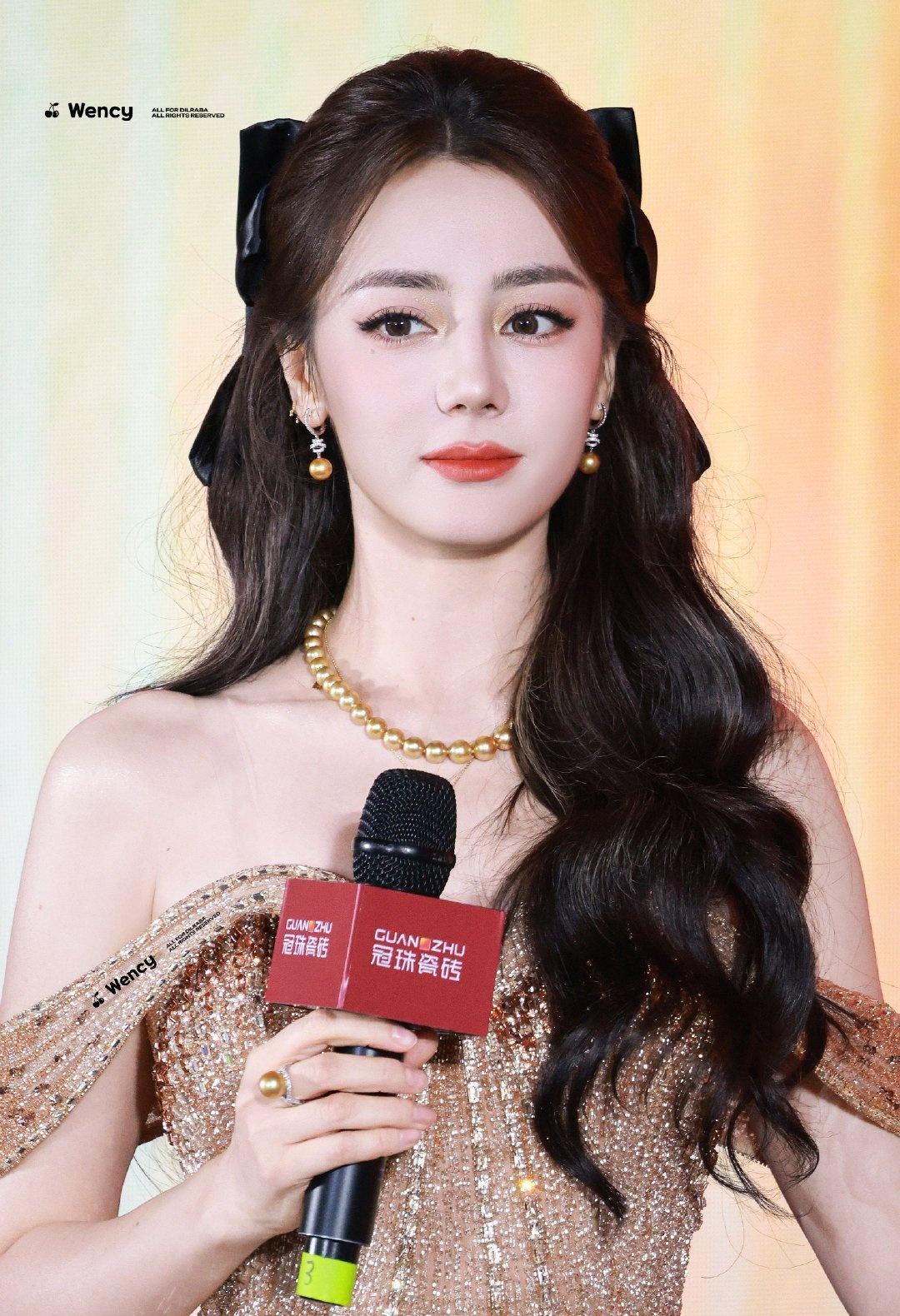 dlrb迪丽热巴卫蓝

"我的月亮永悬不落我的向日葵永远向阳而开我的爱意至死不渝