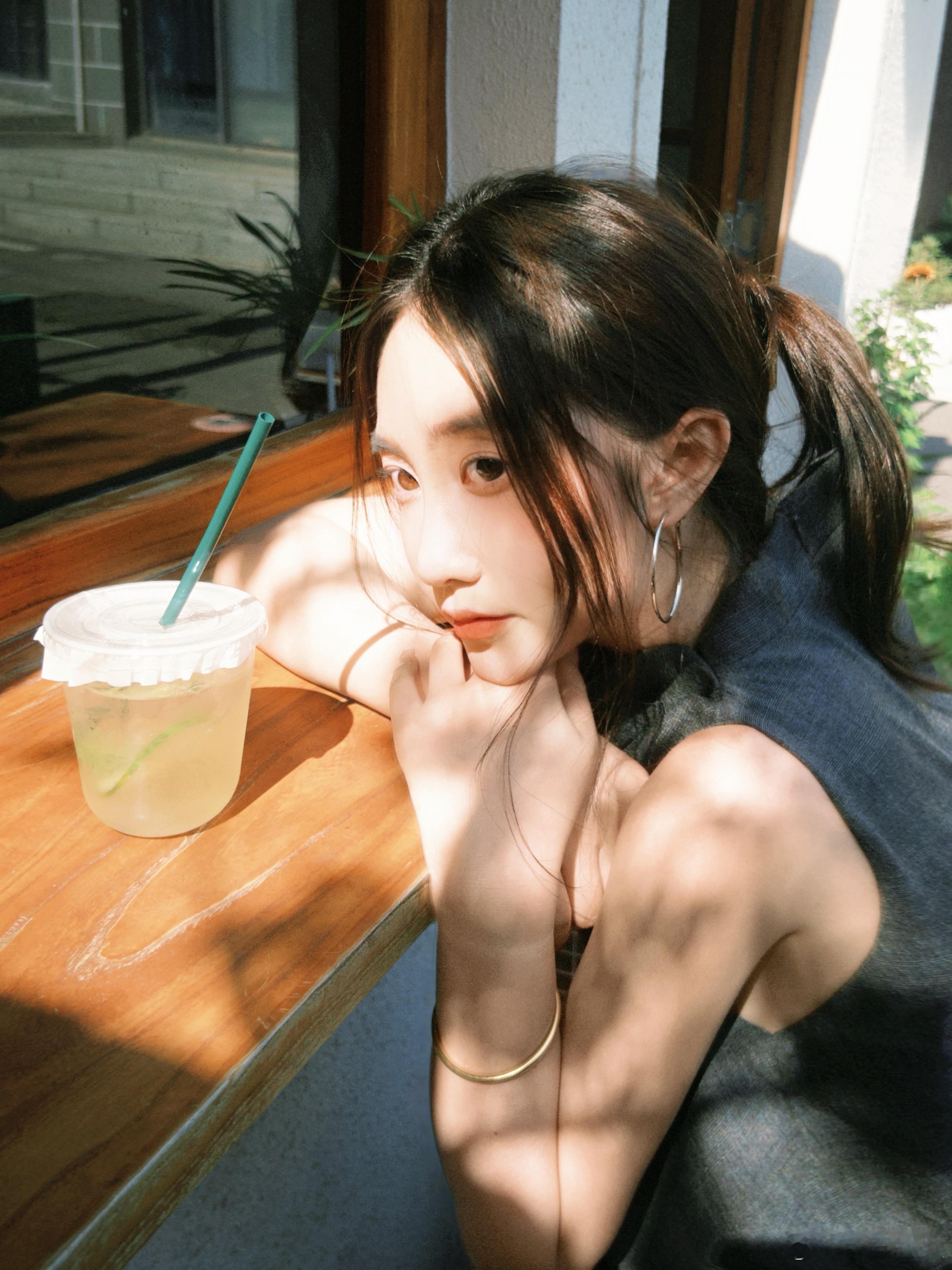 近期沐浴在各种绿色里，准备把自己染成一片清爽的薄荷🍃 ​​​