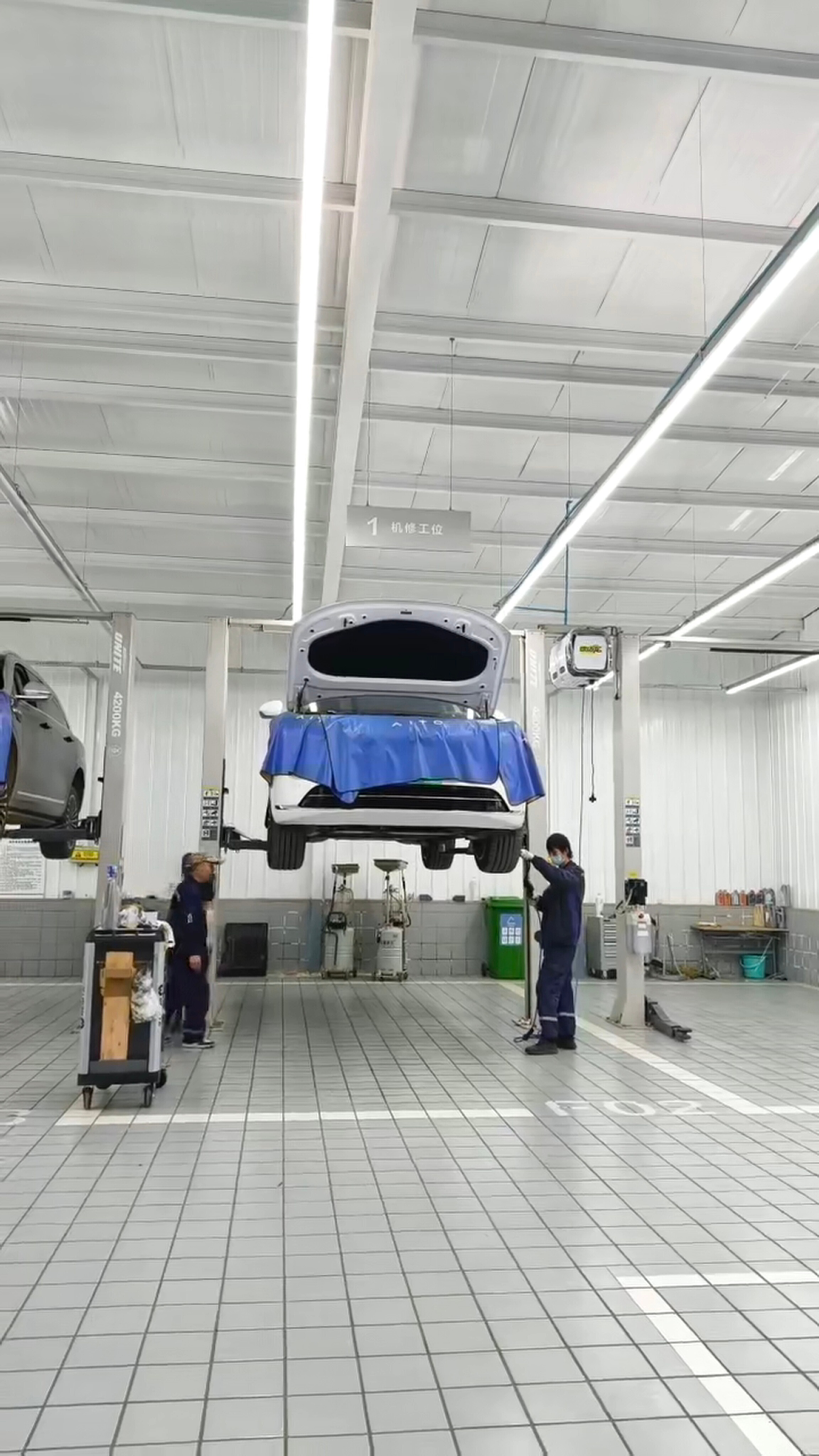 今天给问界M8做首保，没卡到饭点错过了鸿蒙大食堂！亏大了