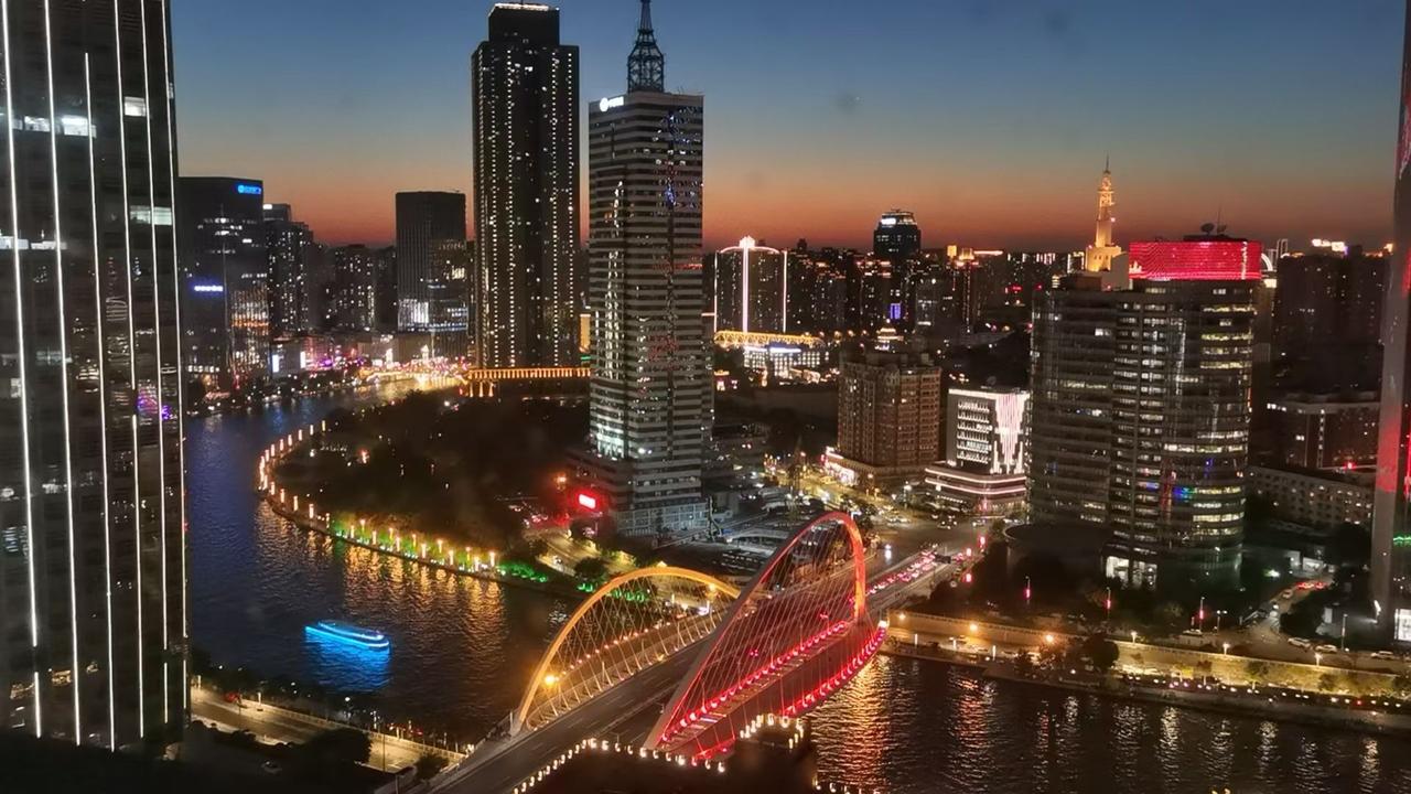 一张照片展示城市的暮色这是我们大美天津