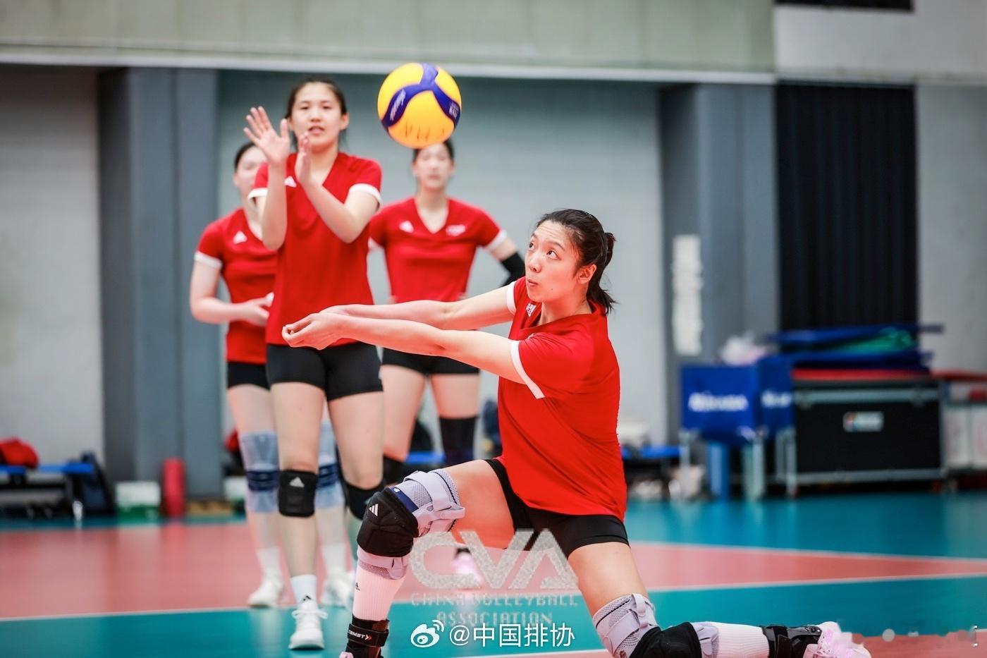 中国女排庄宇珊集训中的中国女排，加油！吴梦洁