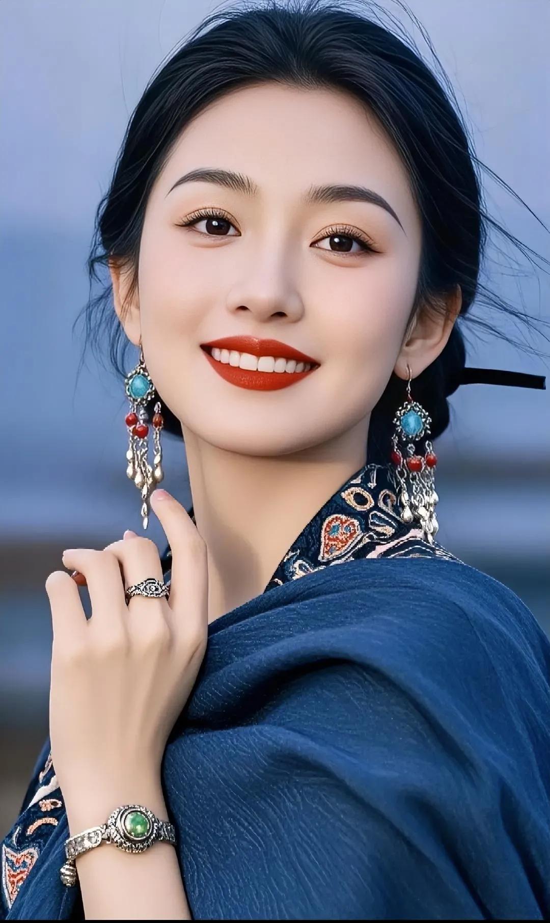 红妆美人笑，碧玉耳环摇。。翠衣红唇佳人 红颜美女风彩