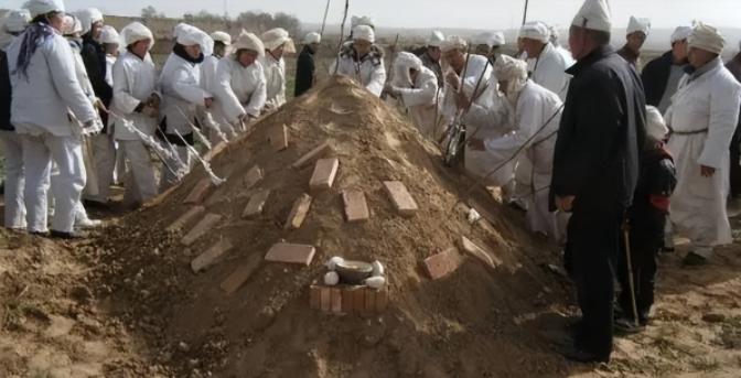 土葬不一定是最好的，人死后，身体还是活的！99%的人根本不知道，其实人在死后埋入