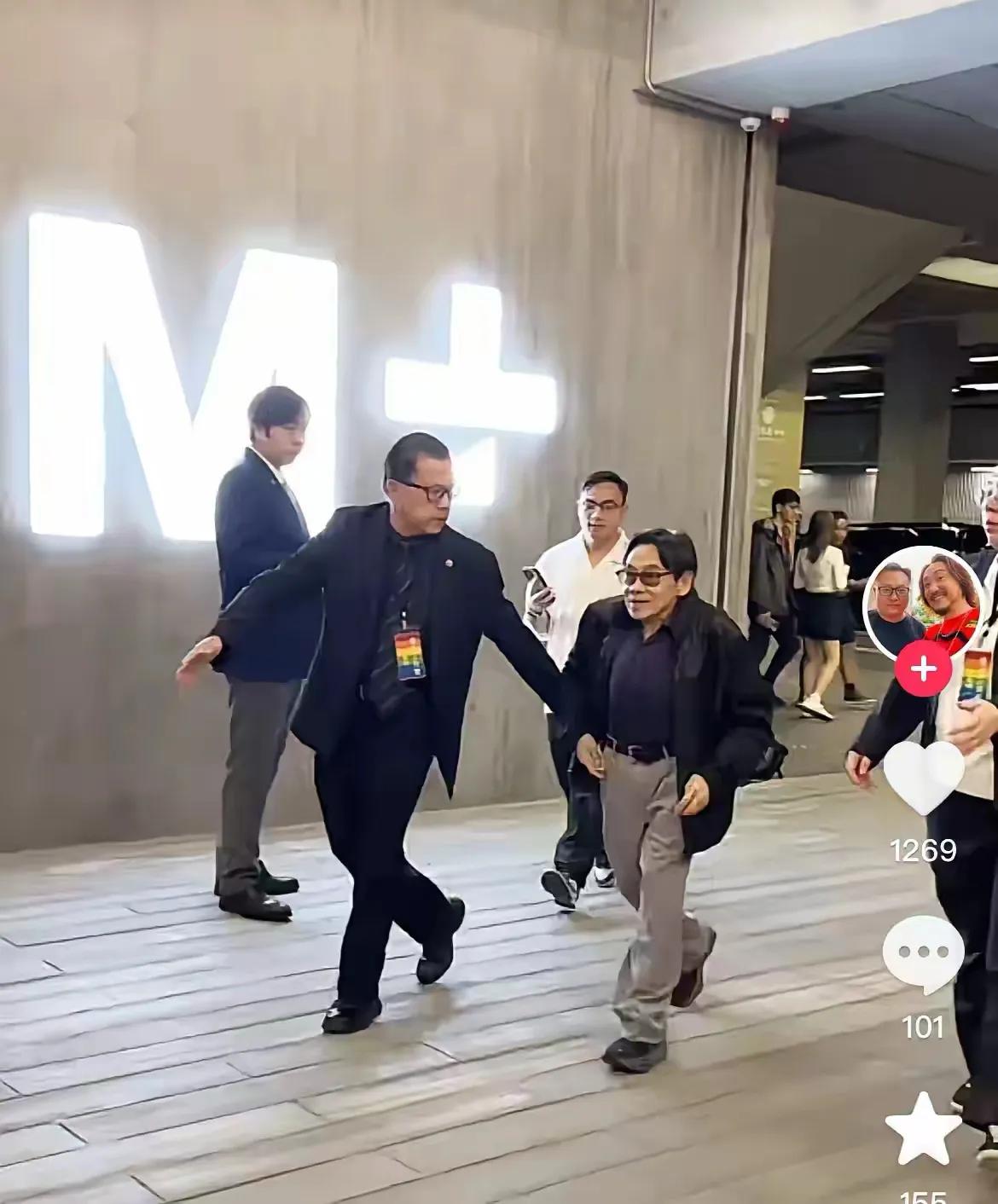 绝对的大佬级别a，在香港地位很高的，成龙见了都要给面子！ ​