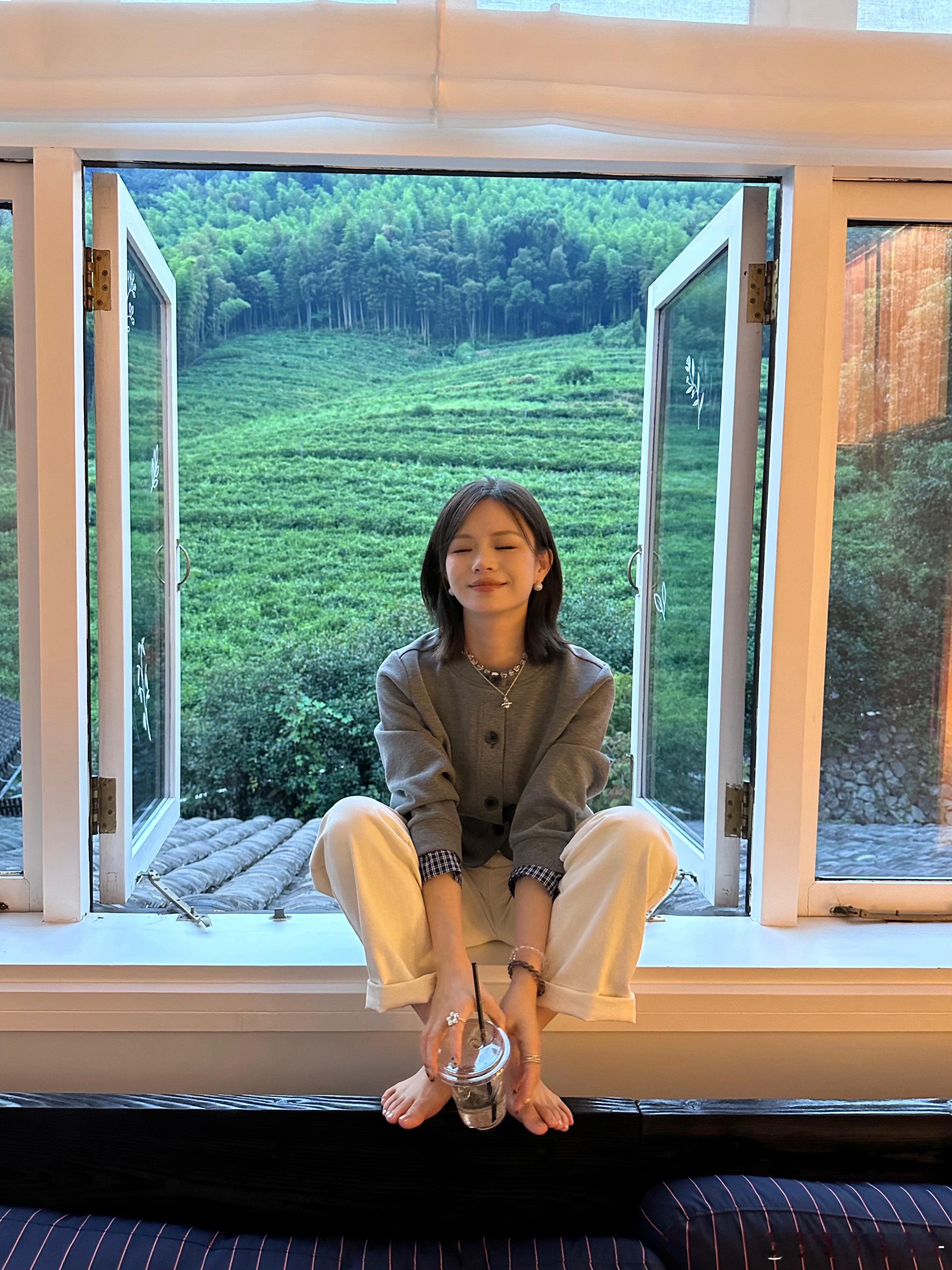 蓝调时刻～💙终于拍完新品了过两天先小上新一波～ ​​​