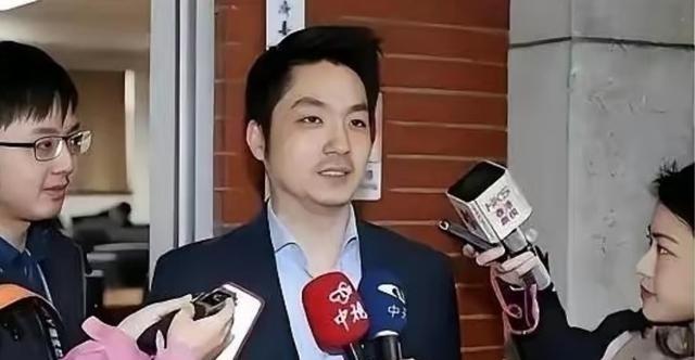 一边借着双城论坛推进两岸民生合作、盘算两蒋灵柩迁回浙江奉化故土，一边始终回避承认
