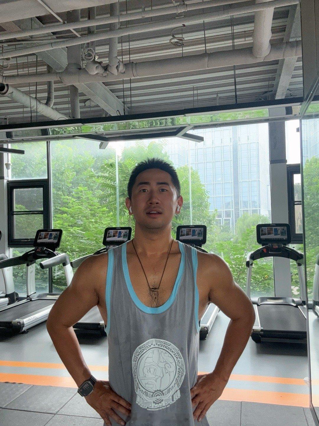 本月的车圈健身劳模非我莫属了，一周五练(包含有氧)[嘻嘻] ​​​