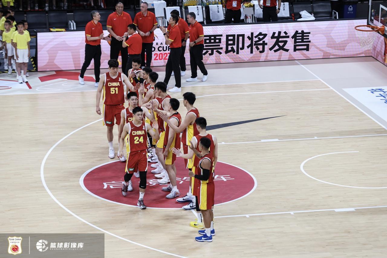 男篮世预赛两个对手不是最强阵容，不出意外中国队将获得两连胜，
中国男篮接下来将参