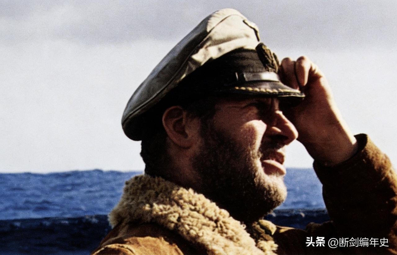 U艇指挥官是二战德军潜艇部队的核心，深刻影响了大西洋海战。他们是“狼群战术”的直