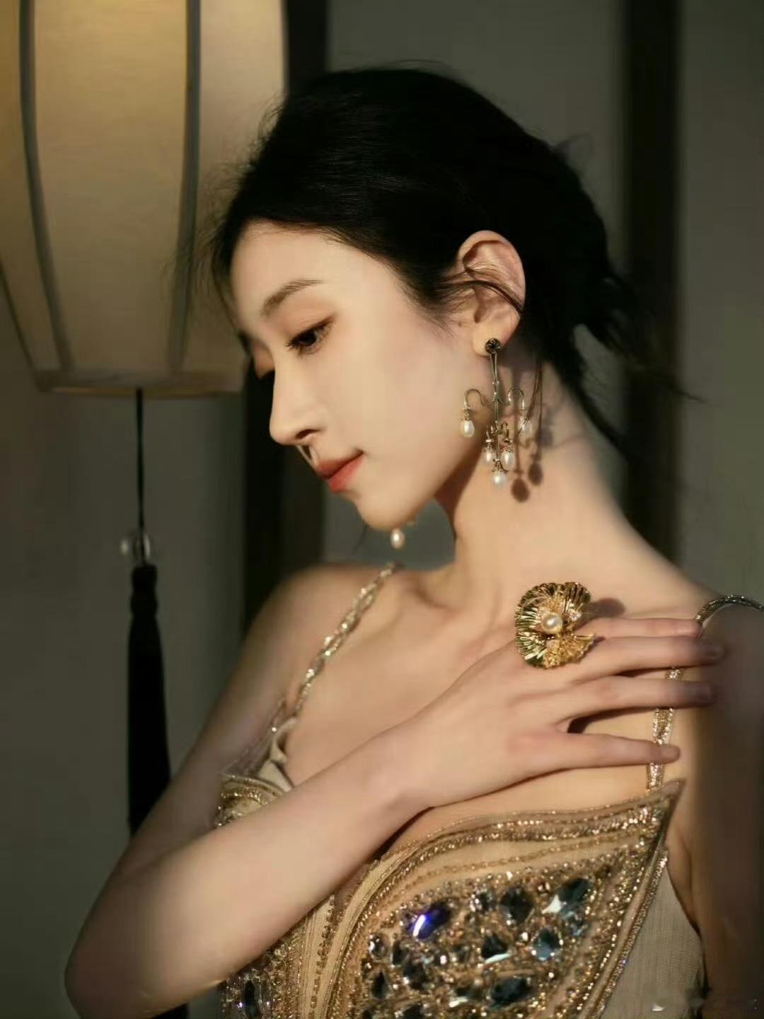 你们短剧观众吃这么好也不说一声短剧里的美女多到挑花眼，各种风格都长在审美点上，剧