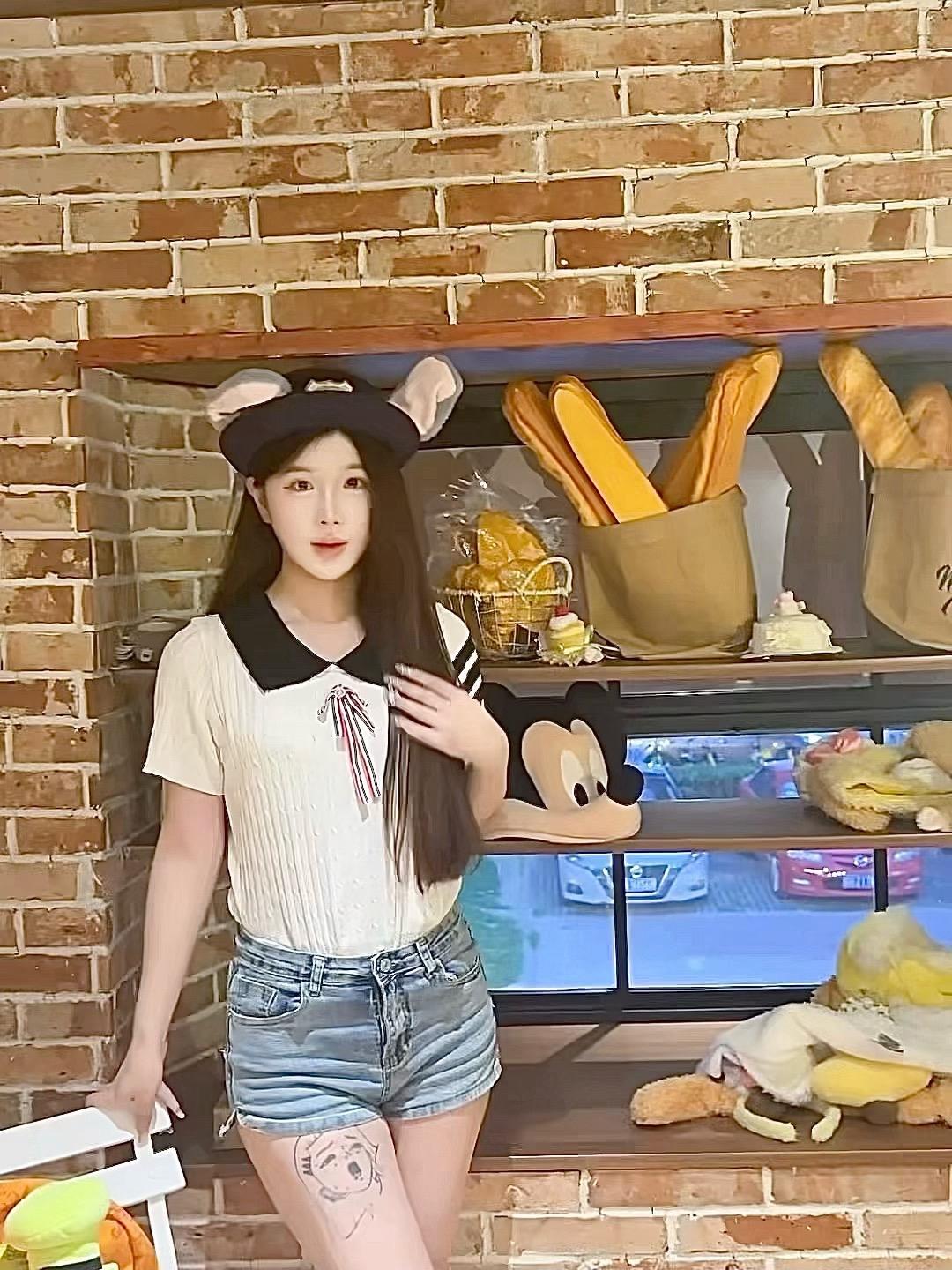 我再也不会跟任何人说话了 我就每天自己吃吃吃睡睡睡好了 这样很好…(´･_･`)