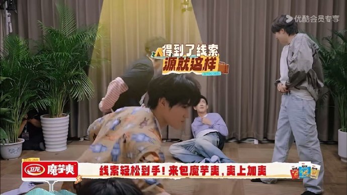 扎哥哥心的事时团顺手做了 时团这波操作太有梗，宋亚轩当场抓包捣乱的丁程鑫，一句“