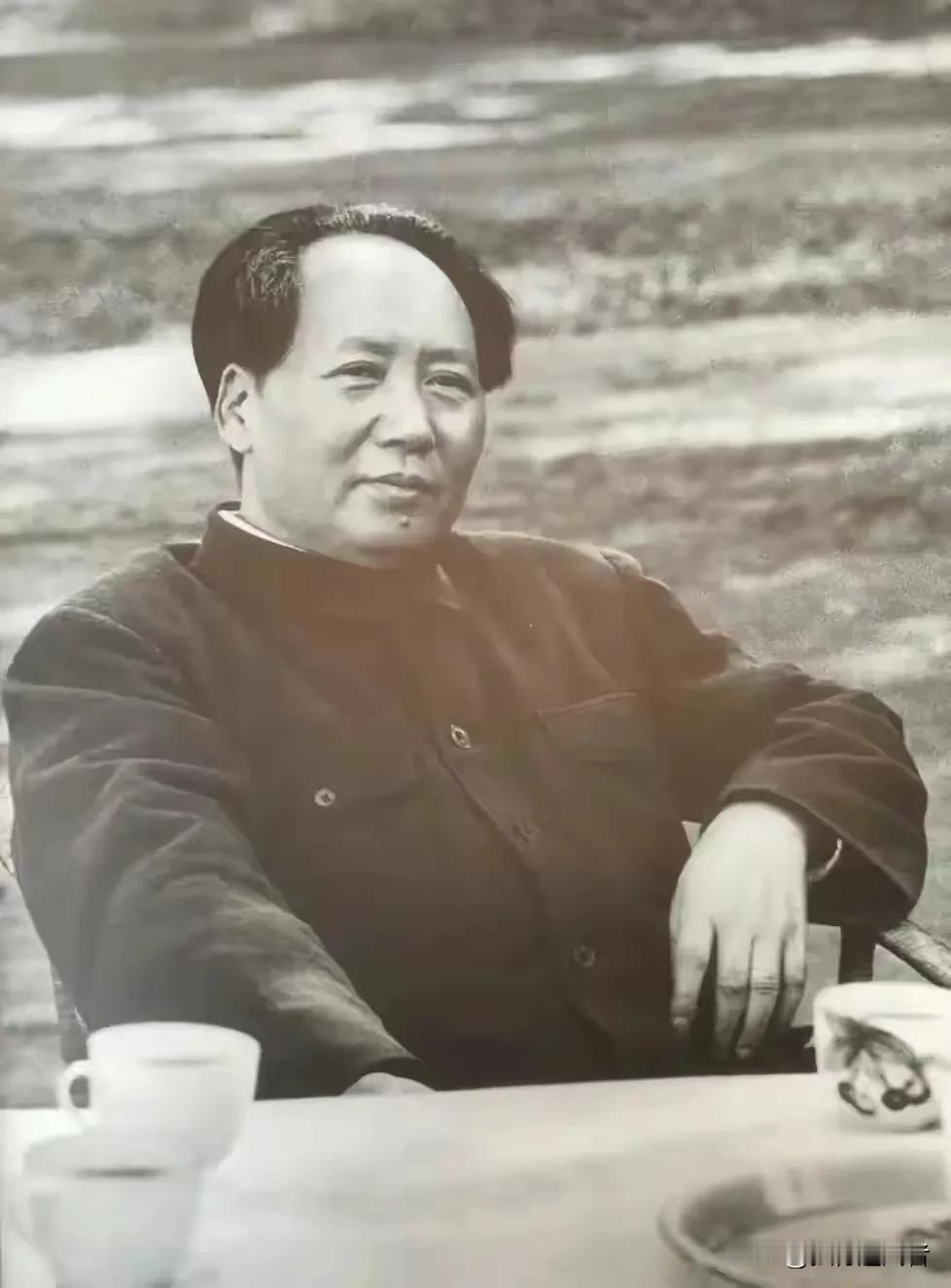 作为一名伟大的诗人，毛泽东主席曾给四位著名将领专门写过诗词。
1、1931年5月