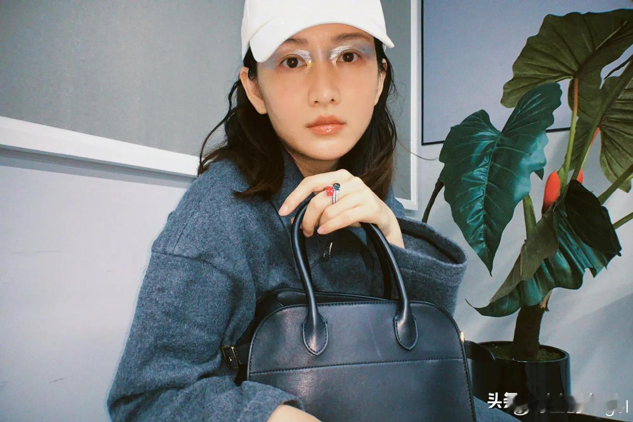 王鸥，引发热议！

4月16日，知名演员王鸥在个人社交平台上，发布了一组照片，让