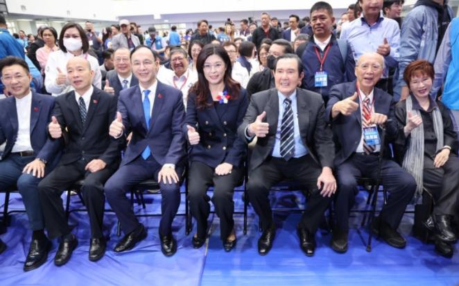 郑丽文就职仪式，台中市长卢秀燕、新北市长侯友宜、桃园市长张善政都未到场，赵少康低