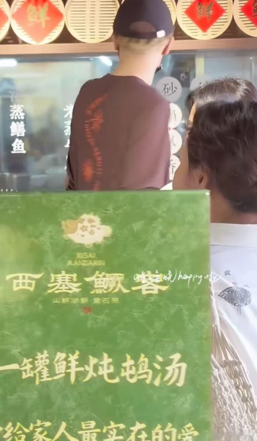 偶遇卢昱晓付辛博剧组聚餐偶遇卢昱晓付辛博剧组聚餐了偶遇卢昱晓付辛博吃饭