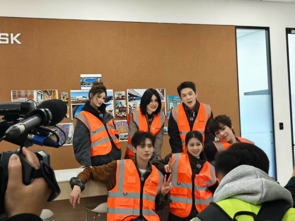 无予伦毕 💛无予伦毕 这个站位很曼妙 