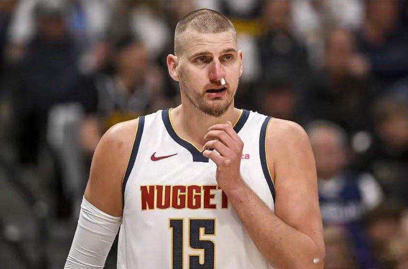 晋级概率95.4%。但迪文琴佐跟腱撕裂赛季报销，爱德华兹左膝反关节受伤退场。这轮