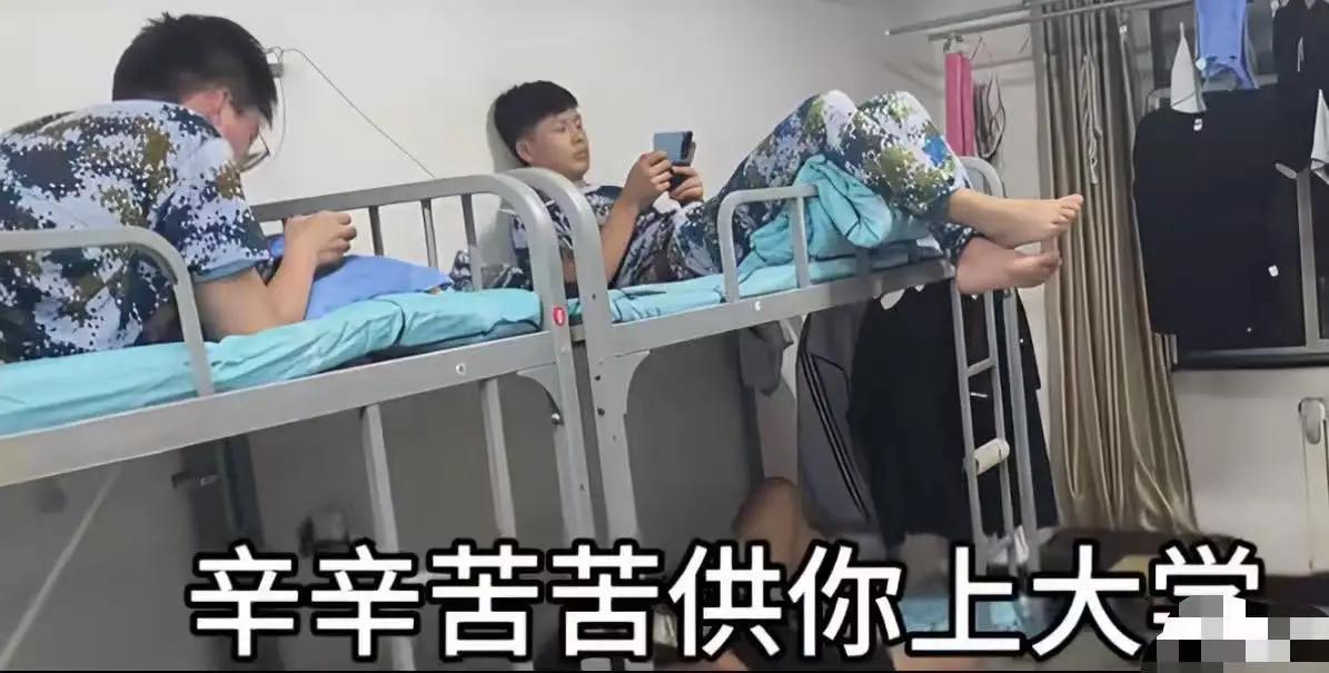 然而，细细想来，这样的故事并非孤例。它折射出的是一代年轻人面对社会压力和个人迷茫