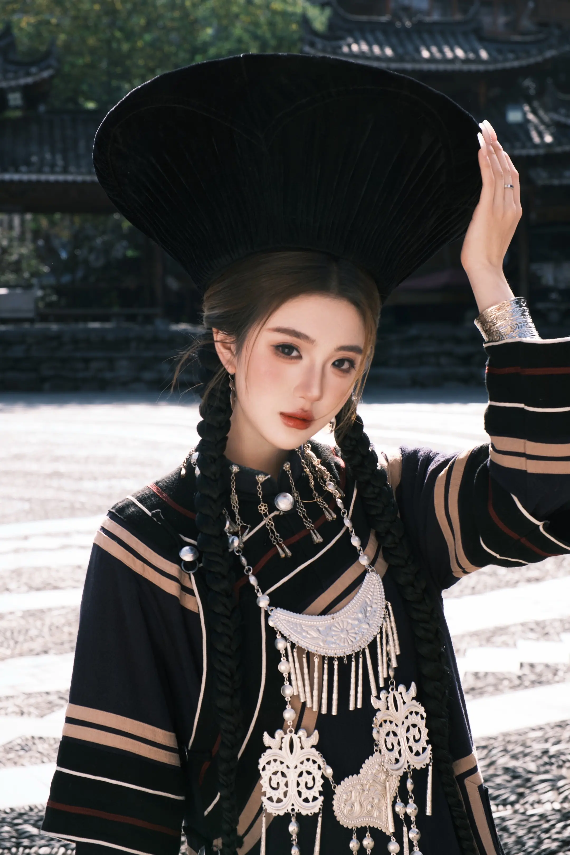 听闻苗族女子  擅长下蛊  操控人心