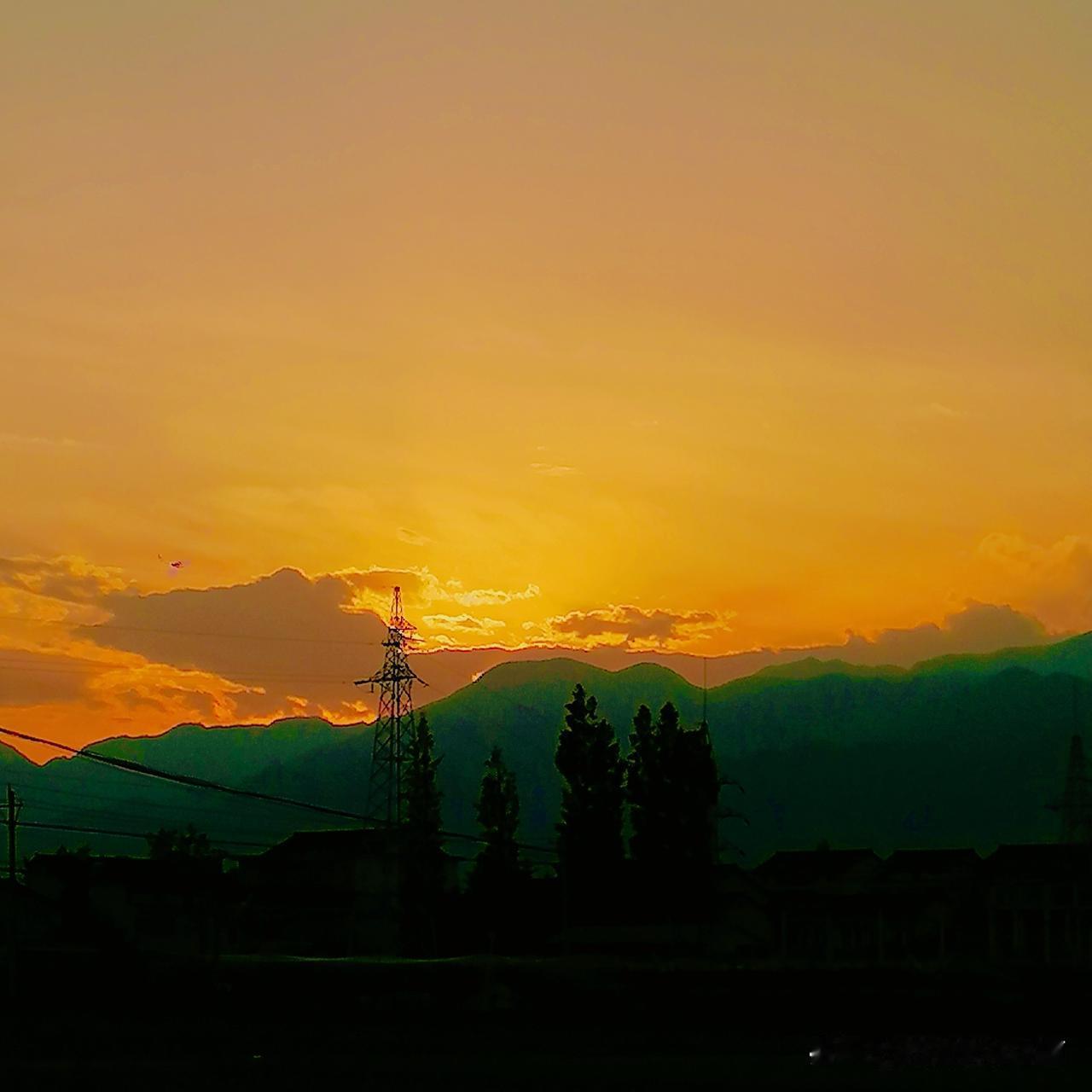 《夕阳西下（李林摄于汉中城固）》