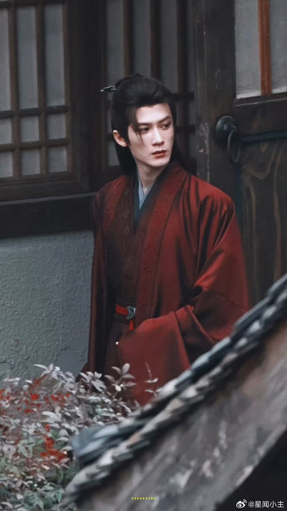 檀健次酒不醉人人自醉 檀健次何不同舟渡长袍饮酒 何不同舟渡里檀健次这组长袍饮酒路