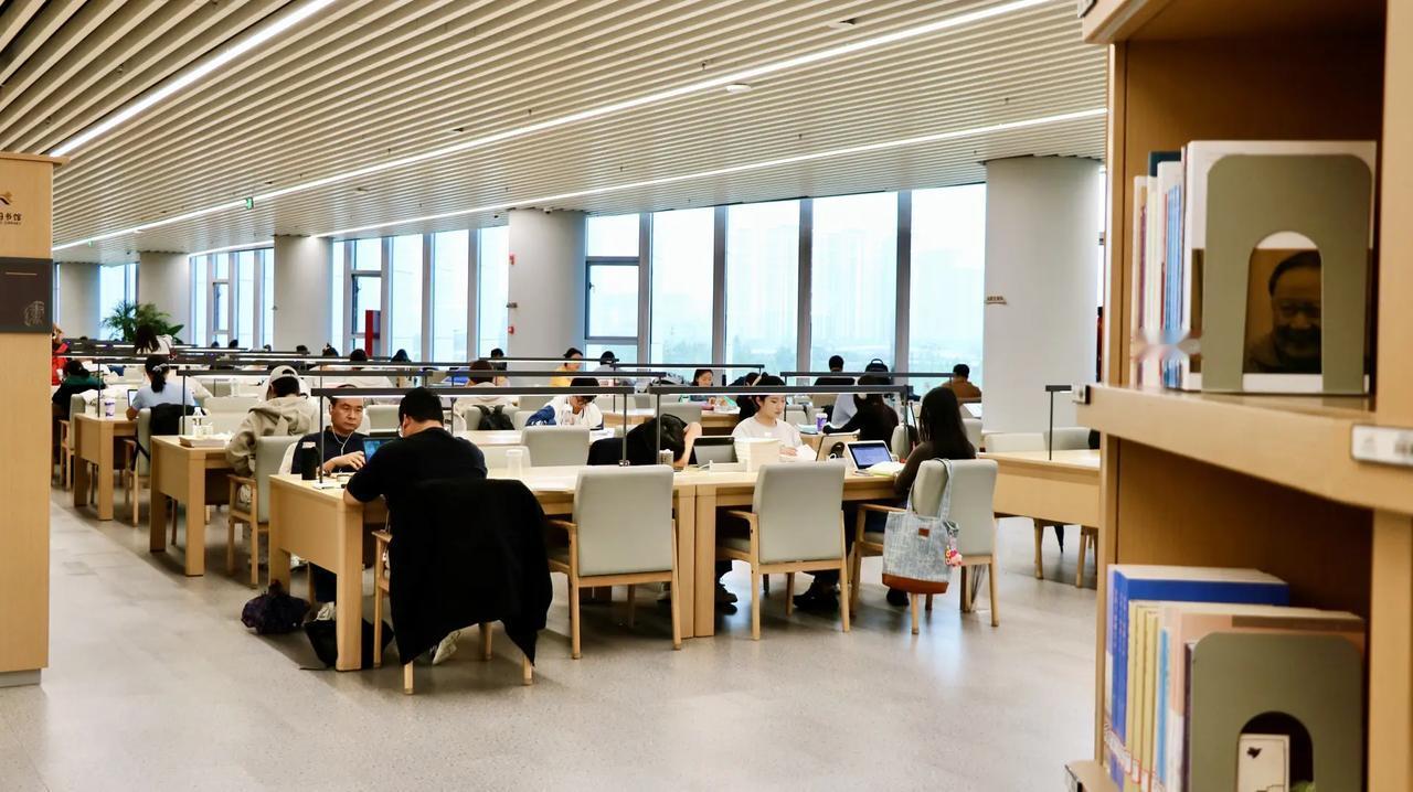 为什么要读书？我的足迹地图   读书，是最低成本的远行，在书页间踏遍山河万里、穿