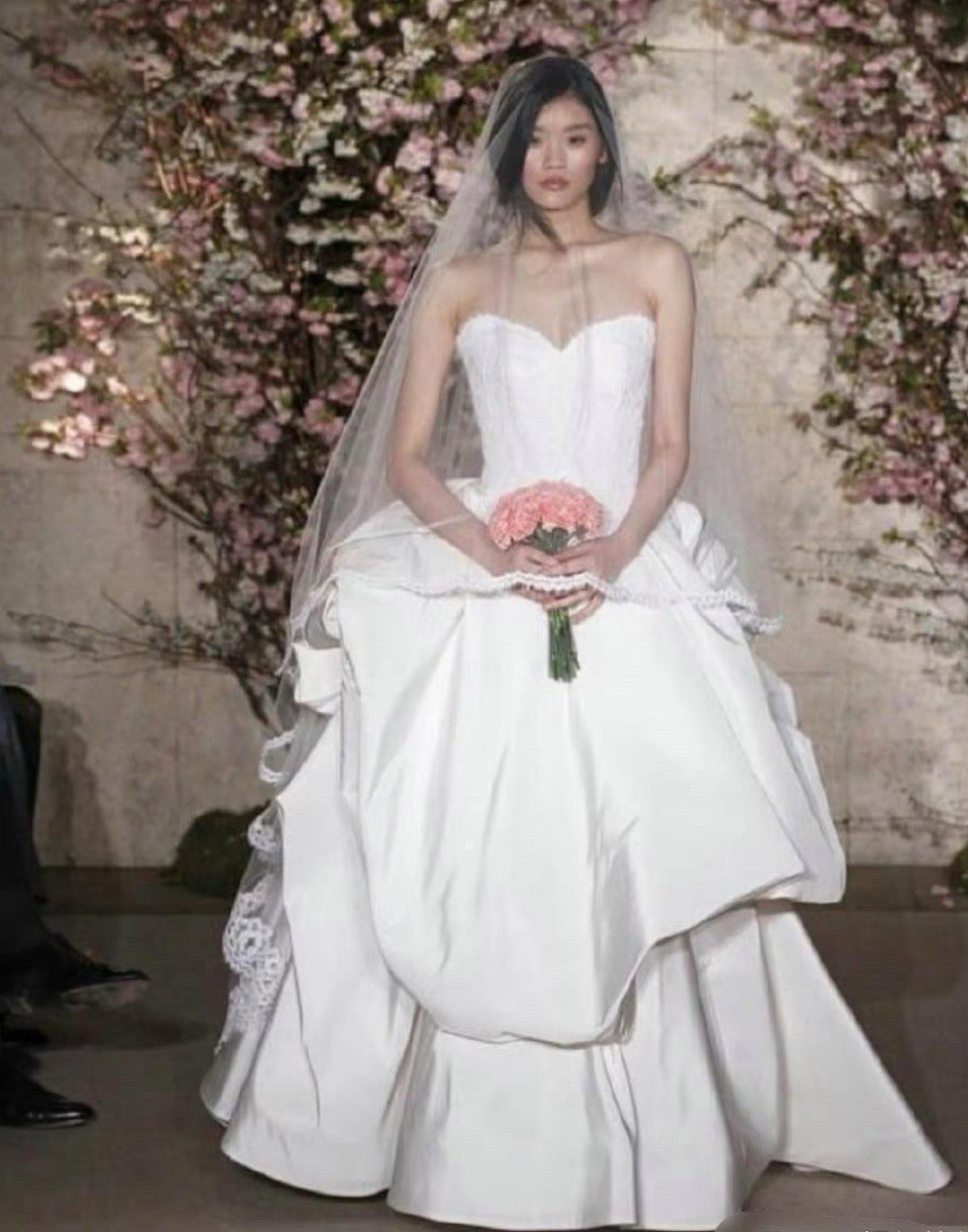 奚梦瑶居然没办婚礼吗，她穿上自己的婚纱肯定很好看 ​​​
