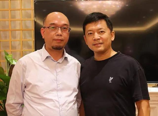 何政军在荧幕上塑造了不少经典角色，但他常说，这辈子最对的决定，是娶了圈外妻子范雨