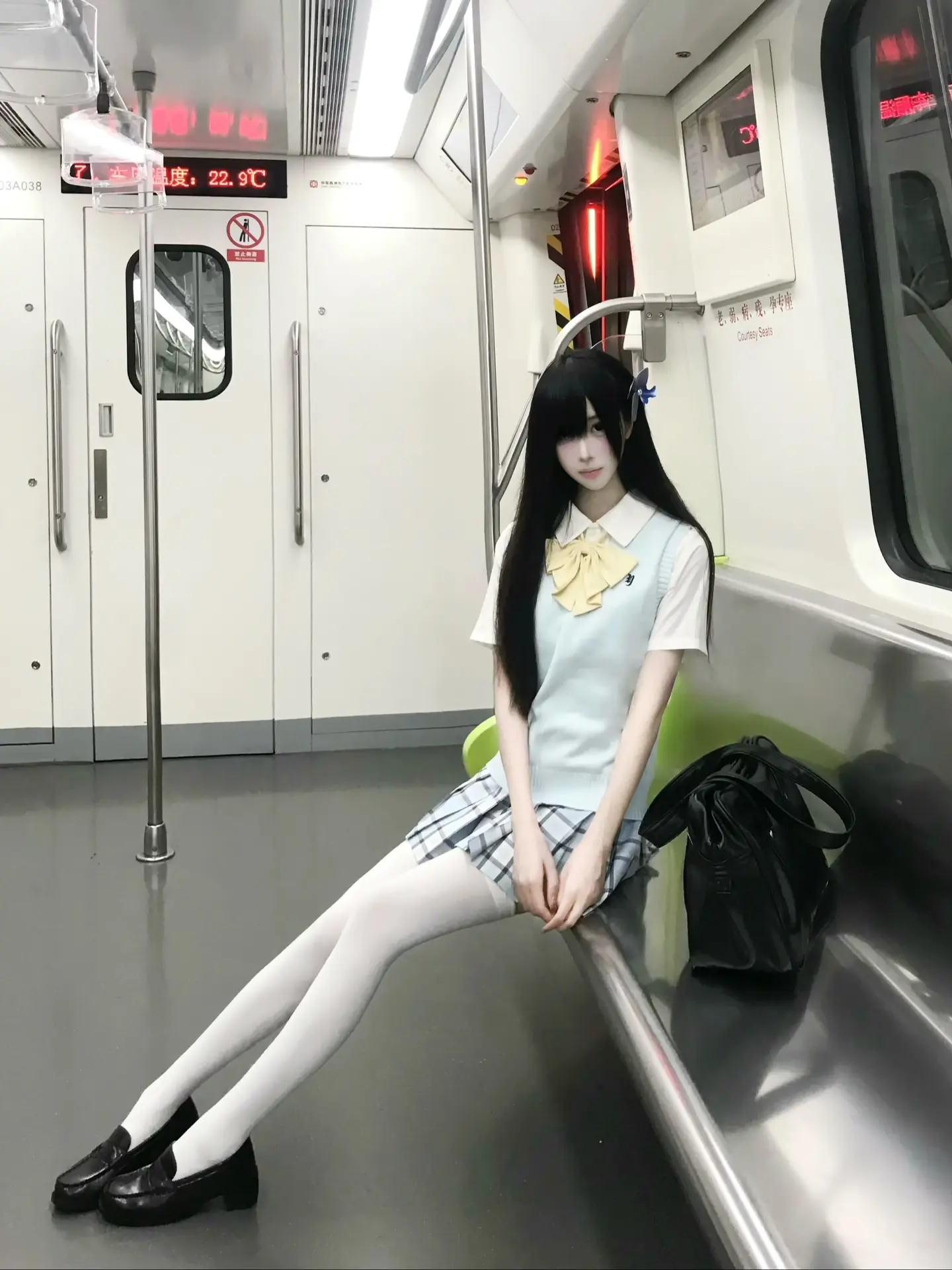 你身上悲伤的味道好呛 也许我们应该开一开窗