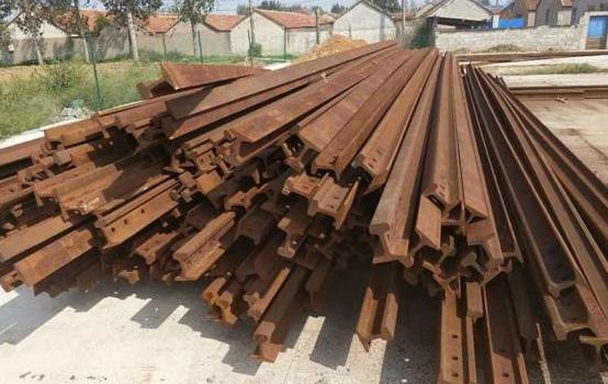 大多数的人都不知道，我国每年报废的钢轨竟多达上百万吨！那为什么我们平时很少看到它
