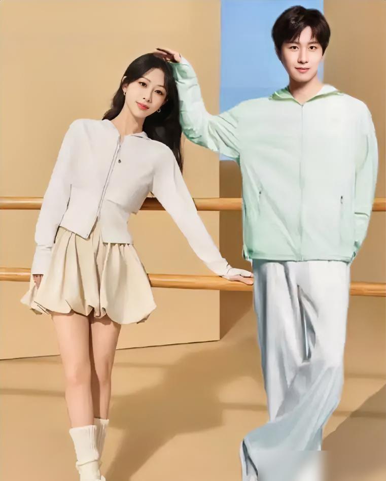 这哪是合约到期，分明是俩顶级劳模把命填进去，才算勉强洗干净了身上的卖身契。

当