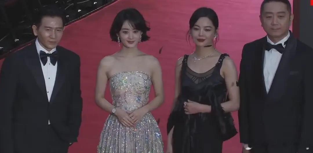 #东京电影节开幕红毯# 《乔妍的心事》剧组，赵丽颖、辛芷蕾。 ​​​
