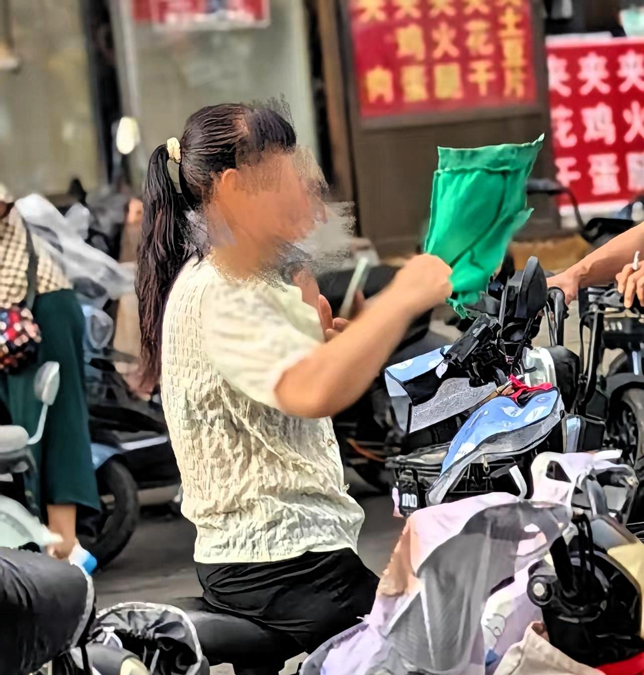 山西人今天太遭罪了！全城漫天油汗满天飞
​​这两天山西油汗大爆发，铺天盖地到处都