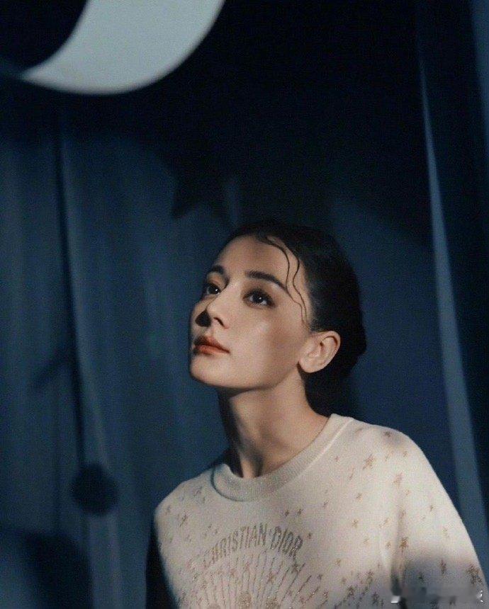 来看娱乐[超话]  迪丽热巴蛇年蛇女妆  迪丽热巴蛇女妆 新蛇年给化的小蛇女妆，