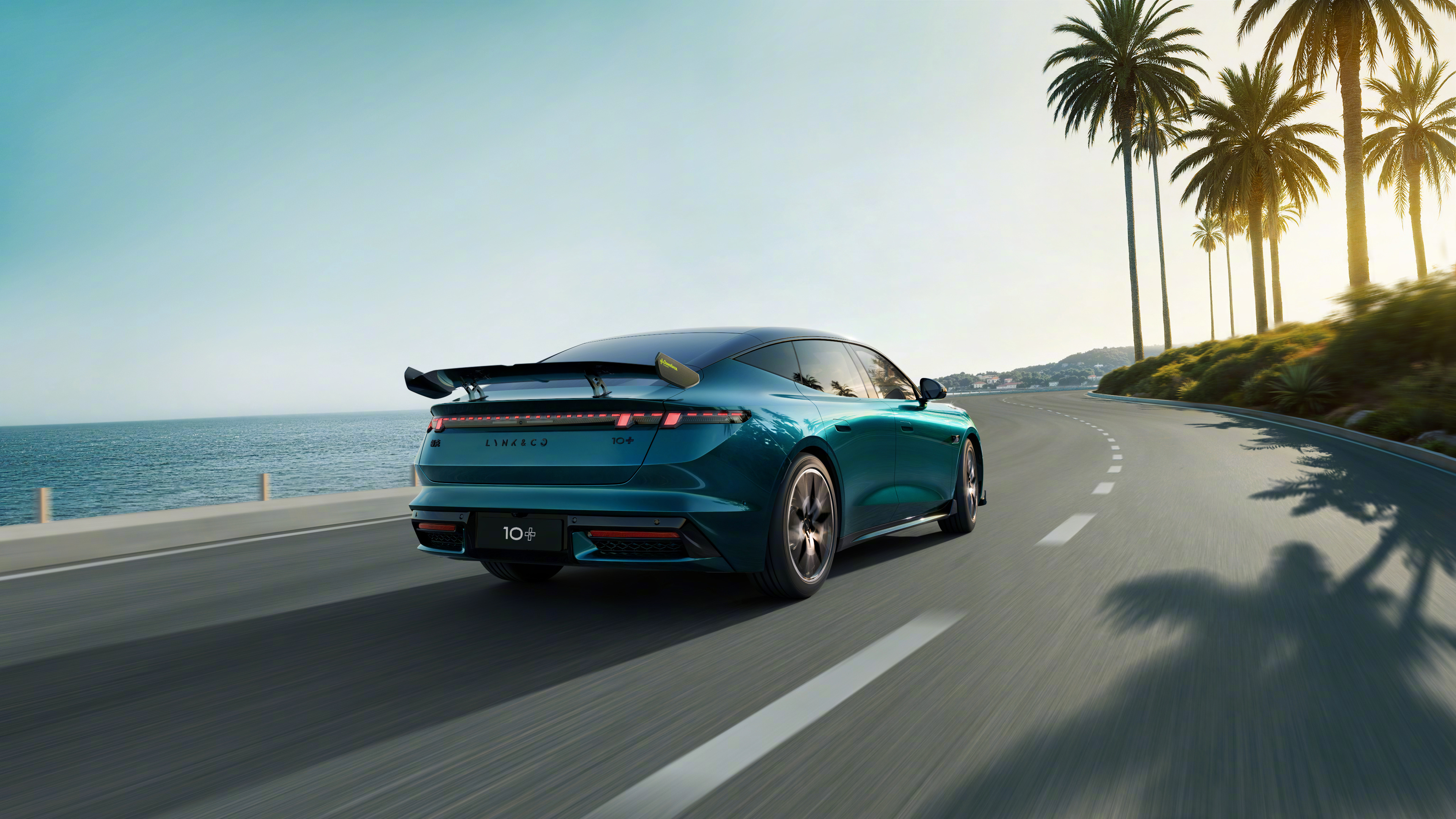 千匹马力的领克10+来了领克的+系列车型，令人印象最深的还是03+，因为它确实比