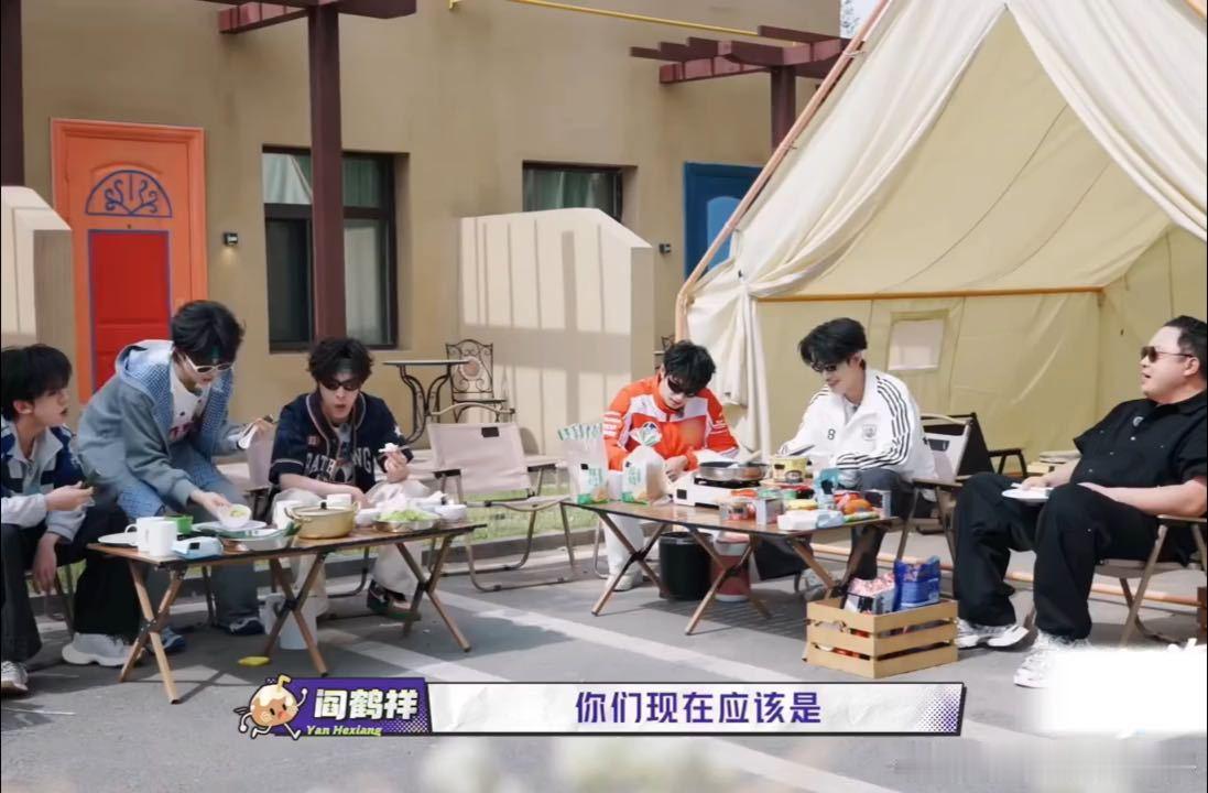 朱志鑫张极镜头一转两大馋小子一路向海的少年 阎鹤祥刚说到能吃的男孩，导演的镜头就