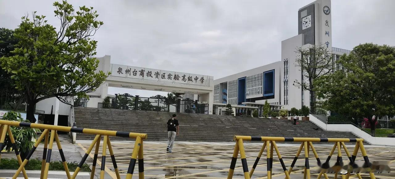终于不用再接送了，妻侄下周高考，祝他高考顺遂！