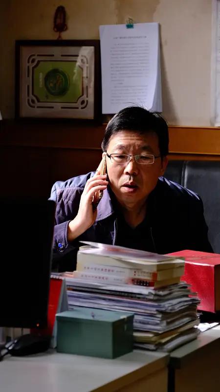 近期，“房主任”在一档综艺节目里办理分户时情绪失控，崩溃大哭。她离婚后为了保住自