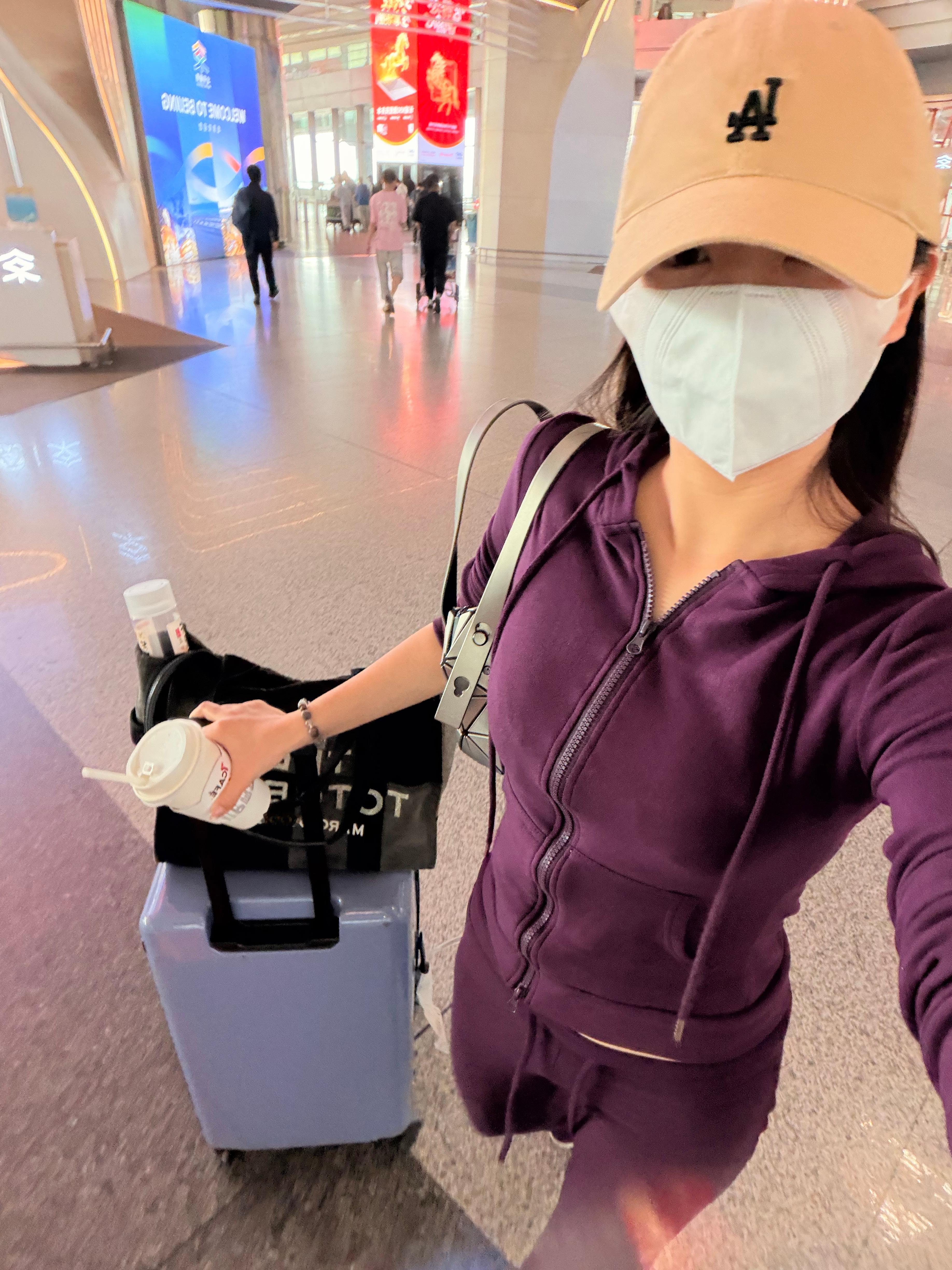 起太早脑袋空空的不止我一个人‼️到机场后负责接机的老师说：不好意思，车已经走了漏