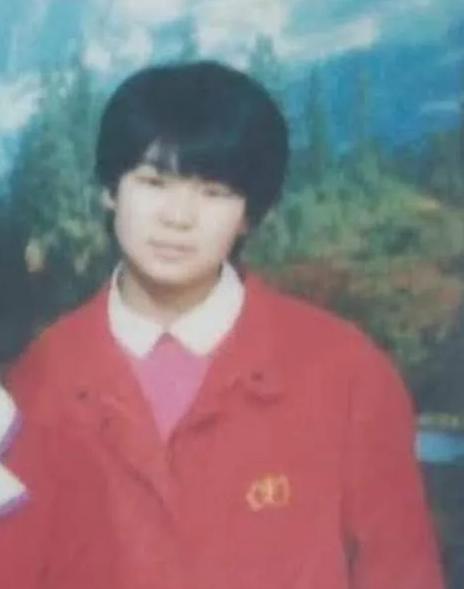 1996年1月19日清晨，在南京华侨路上，一名清洁工在一个垃圾桶旁发现了一个黑色