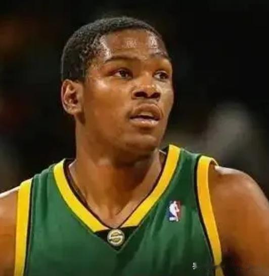 阿杜终于要有自己的家了
詹姆斯终于能得偿所愿做老板了
NBA即将扩军到32支球队