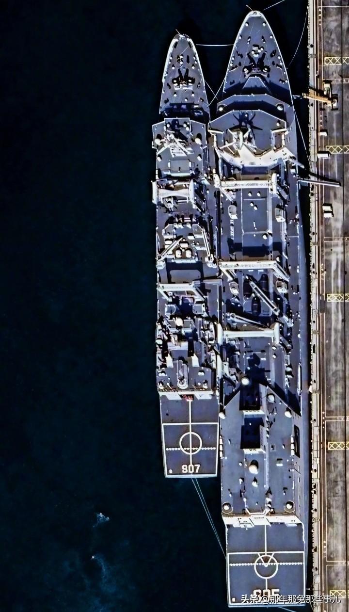 这个直观对比够不够清楚！

901型补给舰905号查干湖舰和903A型补给舰90