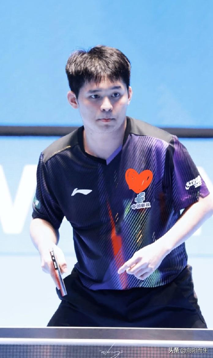 林诗栋曾是国乒00后天才，
19岁登顶世界第一，
反手技术顶尖，
混双已拿世界冠