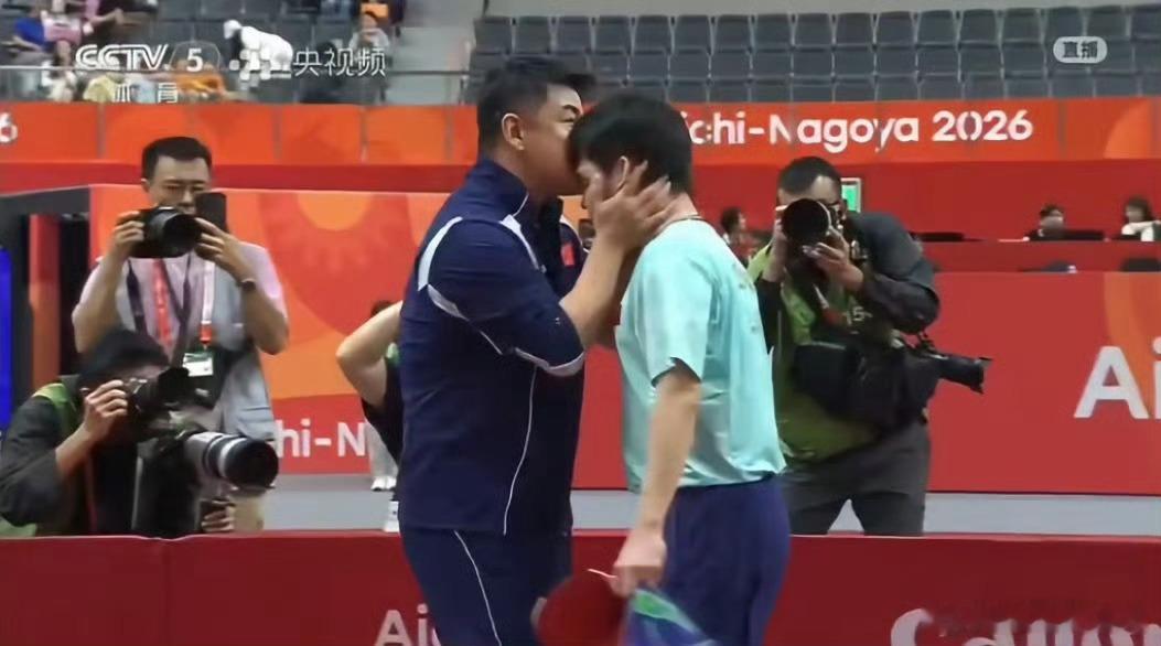 王楚钦vs林诗栋 林诗栋夺冠 第一局林诗栋11-5拿下了，个人预测，林诗栋4-2