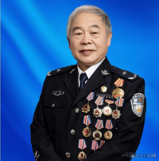 1998年，河南郏县的一位牛肉商贩买了人生中第一辆桑塔纳。他惊愕地发现——竟然绑