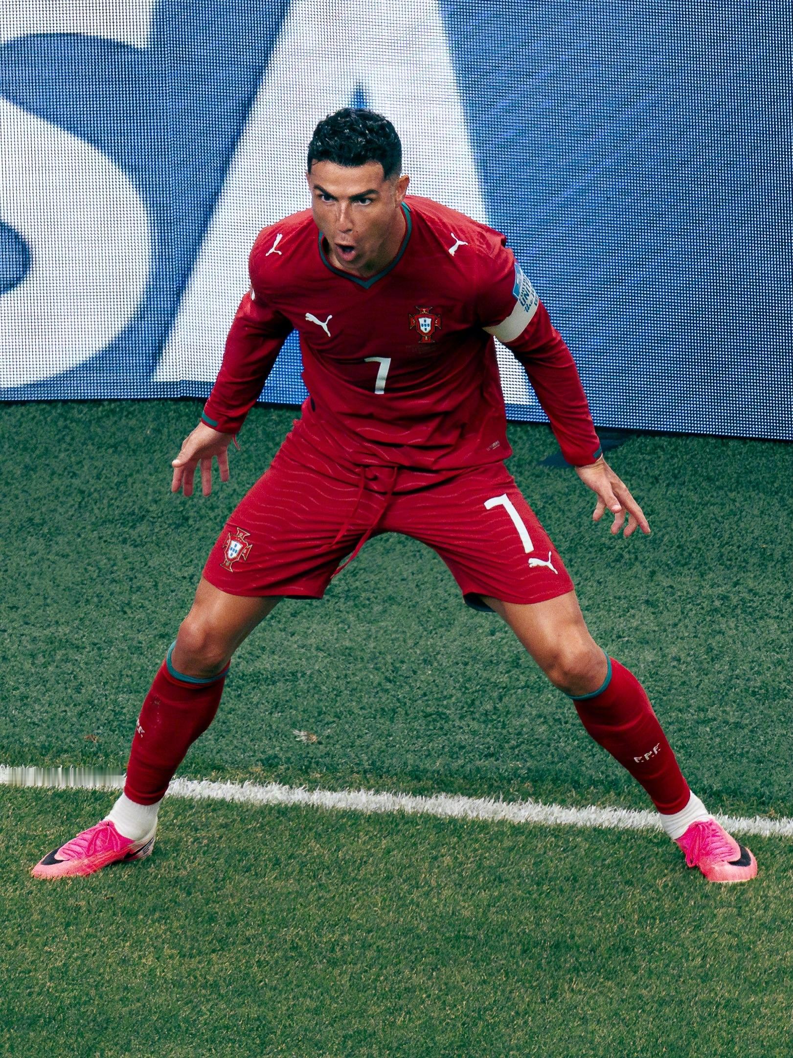 “SIUUU，他回来了！ Cristiano Ronaldo有些传奇永远不会陨落